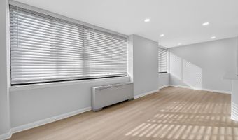 4390 LORCOM Ln 410, Arlington, VA 22207