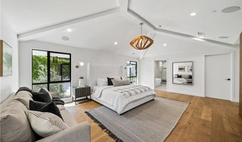 16105 Clear Oak Dr, Encino, CA 91436