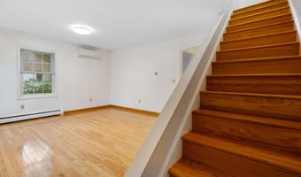 8 Chesterfield Dr, Concord, NH 03301