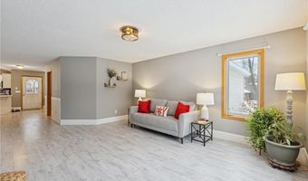 135 Hunters Path, Annandale, MN 55302