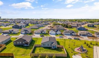 1592 Grayhawk Dr, Basehor, KS 66007