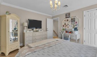14 Bunker Hill Dr, Middletown, NJ 07748
