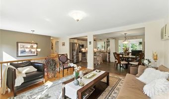 22 Camelot Cir, Johnston, RI 02919