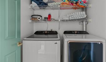66 Girard Ave 324, Newport, RI 02840