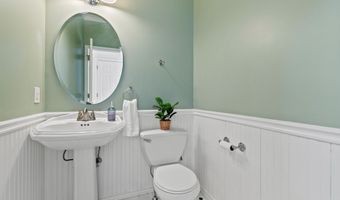 33 Roxbury Ct, Cheshire, CT 06410