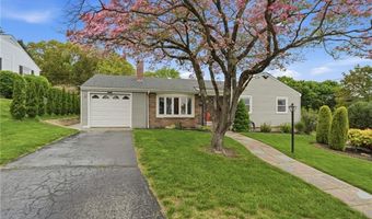 13 Garden Dr, Lincoln, RI 02865