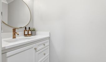 661 N ARMISTEAD St, Alexandria, VA 22312