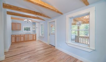 8 Magnolia Ln, Starks, ME 04911