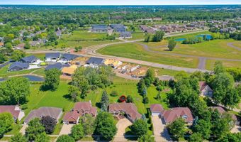 1900 E ORCHARD BLOSSOM Dr, Appleton, WI 54915