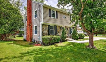 1 Cheshire Dr, Barrington, RI 02806