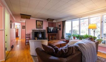 711 Black Plain Rd, North Smithfield, RI 02896