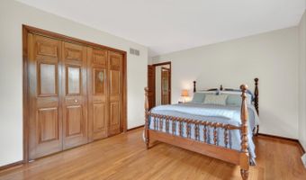 114 W SAVANNAH Dr, Bear, DE 19701