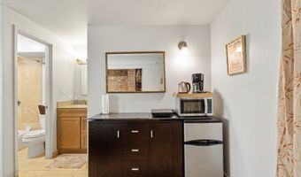 2463 Kuhio Ave 607, Honolulu, HI 96815