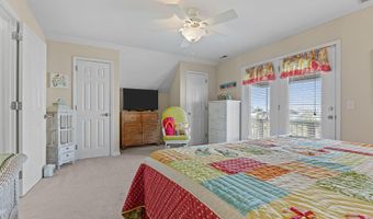 215 E Ft Macon Rd, Atlantic Beach, NC 28512