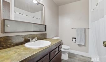 621 E Easy St, Caldwell, ID 83605