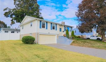 18 Meadowcrest Dr, Cumberland, RI 02864