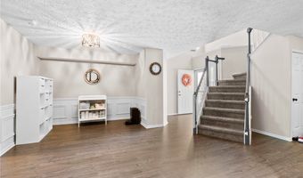 133 Ambleside Way, Amherst, OH 44001