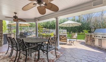 14 Bunker Hill Dr, Middletown, NJ 07748