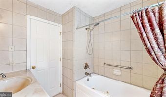 102 MERIDEN Dr, Hockessin, DE 19707