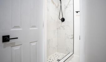42243 CANARY GRASS Sq, Aldie, VA 20105