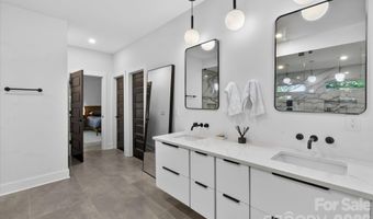 1608 Chippendale Rd, Charlotte, NC 28205