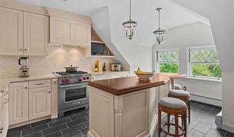 127 Harrison Ave 7, Newport, RI 02840