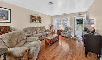 24 Manorwood Dr 24, Branford, CT 06405