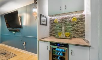 6430 KENHOWE Dr, Bethesda, MD 20817
