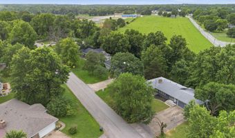 912 W Pleasant St, Aurora, MO 65605