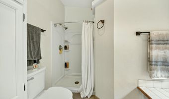 723 Reiten Dr, Ashland, OR 97520
