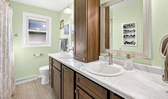 1025 W ROBERTS Ave, Appleton, WI 54914