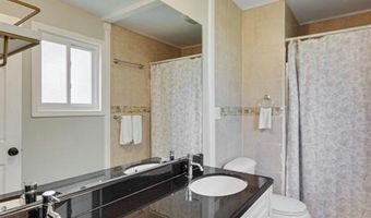 318 Windyoak Dr, Ballwin, MO 63021