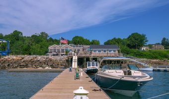 8 Knight St, Falmouth, ME 04105