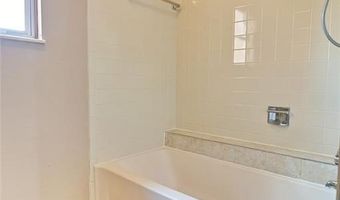 1005 Pocono Trl, Ballwin, MO 63021