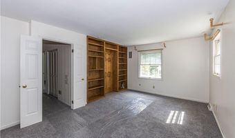 2070 White Pond Dr, Akron, OH 44313