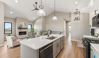 405 N Sunshine Ave, Brandon, SD 57005