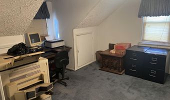 571 Hopping Rd, Belford, NJ 07718