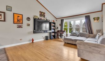 168 Tree Line Dr, Antioch, IL 60002