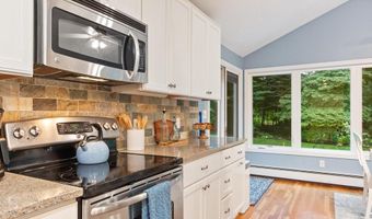5 Myrtle Dr, Acton, MA 01720