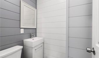 794 Robinhood Dr, Aurora, OH 44202
