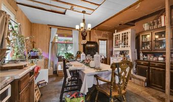 118 7th St, Baldwin City, KS 66006