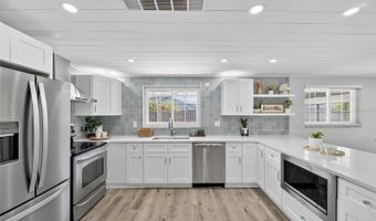 635 JAMAICA Cir E, Apollo Beach, FL 33572