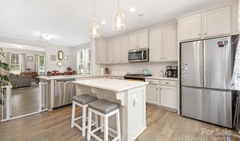 2817 Shamrock Dr, Charlotte, NC 28205