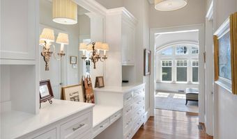 10 Ocean Lawn Ln, Newport, RI 02840