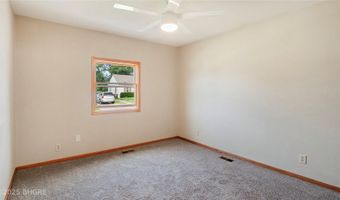 2325 E 40th Ct, Des Moines, IA 50317