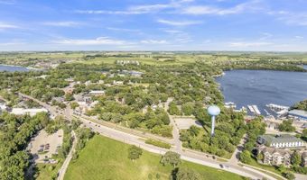 41 Dewey St, Arnolds Park, IA 51331