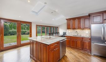 18 Central Ave, Amityville, NY 11701