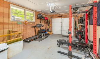 81 Amsoil Dr, Bakersville, NC 28705
