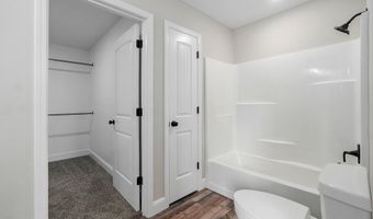 401 E Crescent St, Aurora, MO 65605