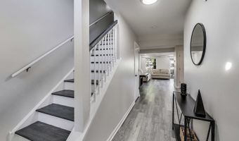 802 N Tamarac Blvd, Addison, IL 60101